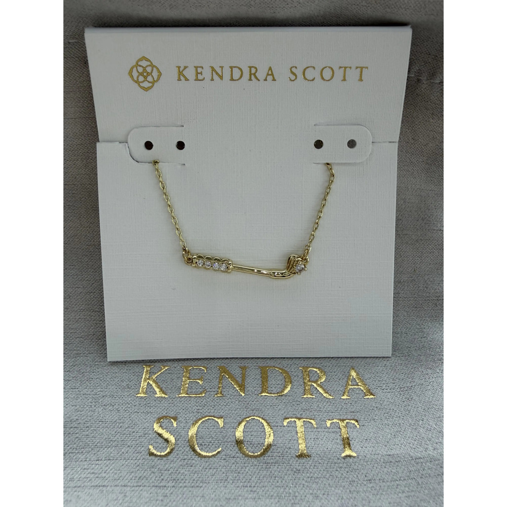 Kendra Scott necklace